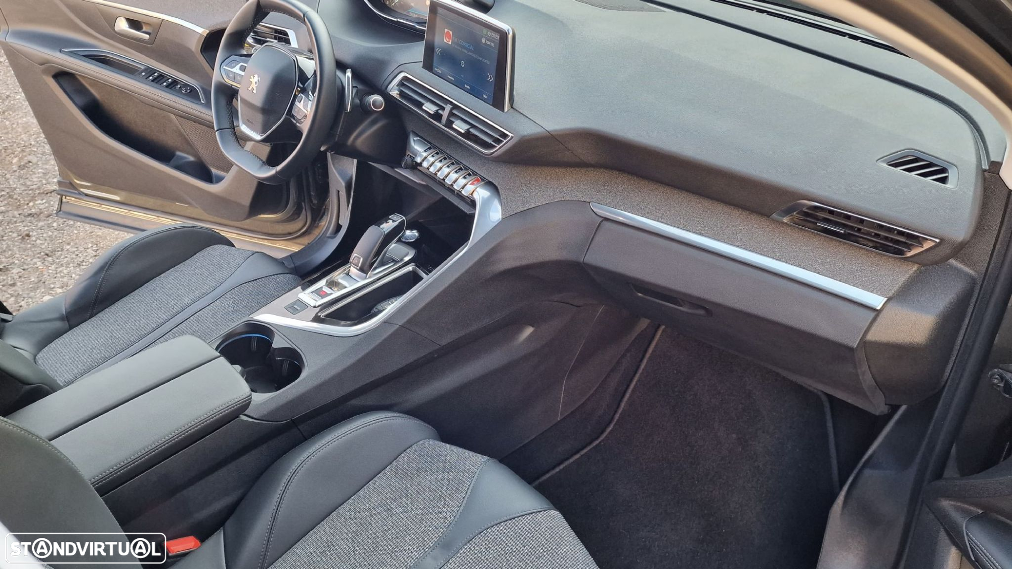 Peugeot 5008 1.5 BlueHDi Allure EAT8 - 28