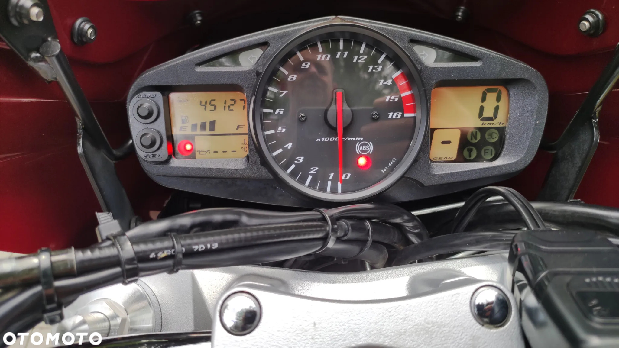 Suzuki GSR - 29