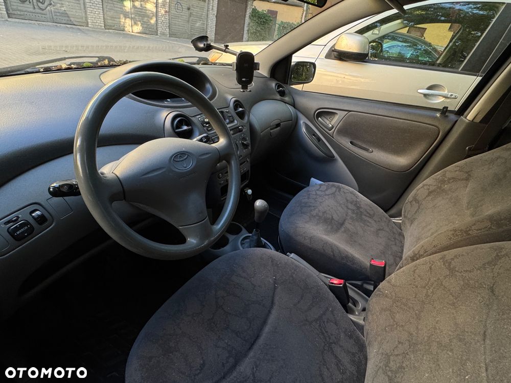 Toyota Yaris - 12