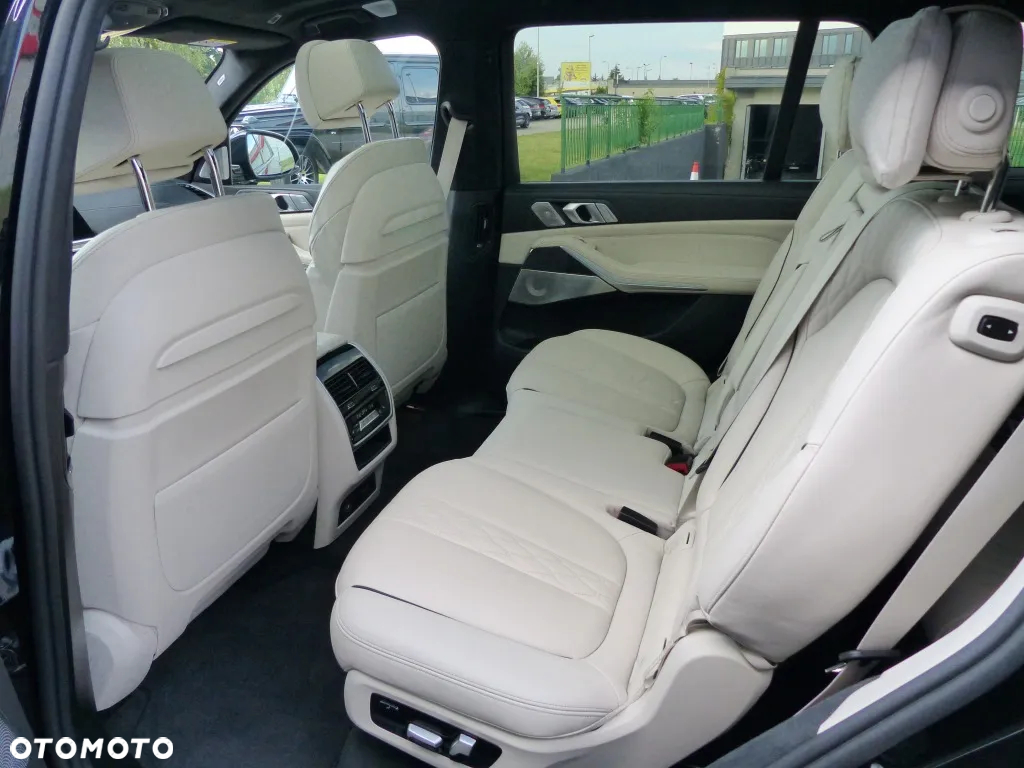 BMW X7 M50i sport - 25