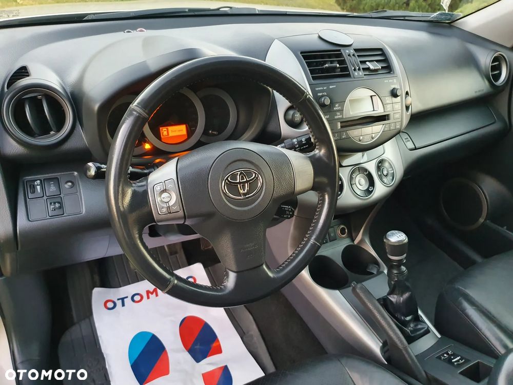 Toyota RAV4 2.2 D-4D Sol 180 - 12