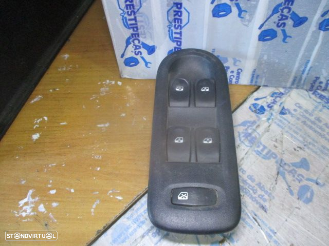 Interruptor 8200356541 RENAULT CLIO 3 2007 5P VIDROS FE RENAULT CLIO 3 ESTATE FASE 1 2008 1.5DCI 85CV 5P BEGE - 6