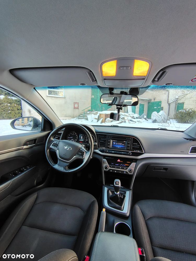 Hyundai Elantra 1.6 Comfort - 17