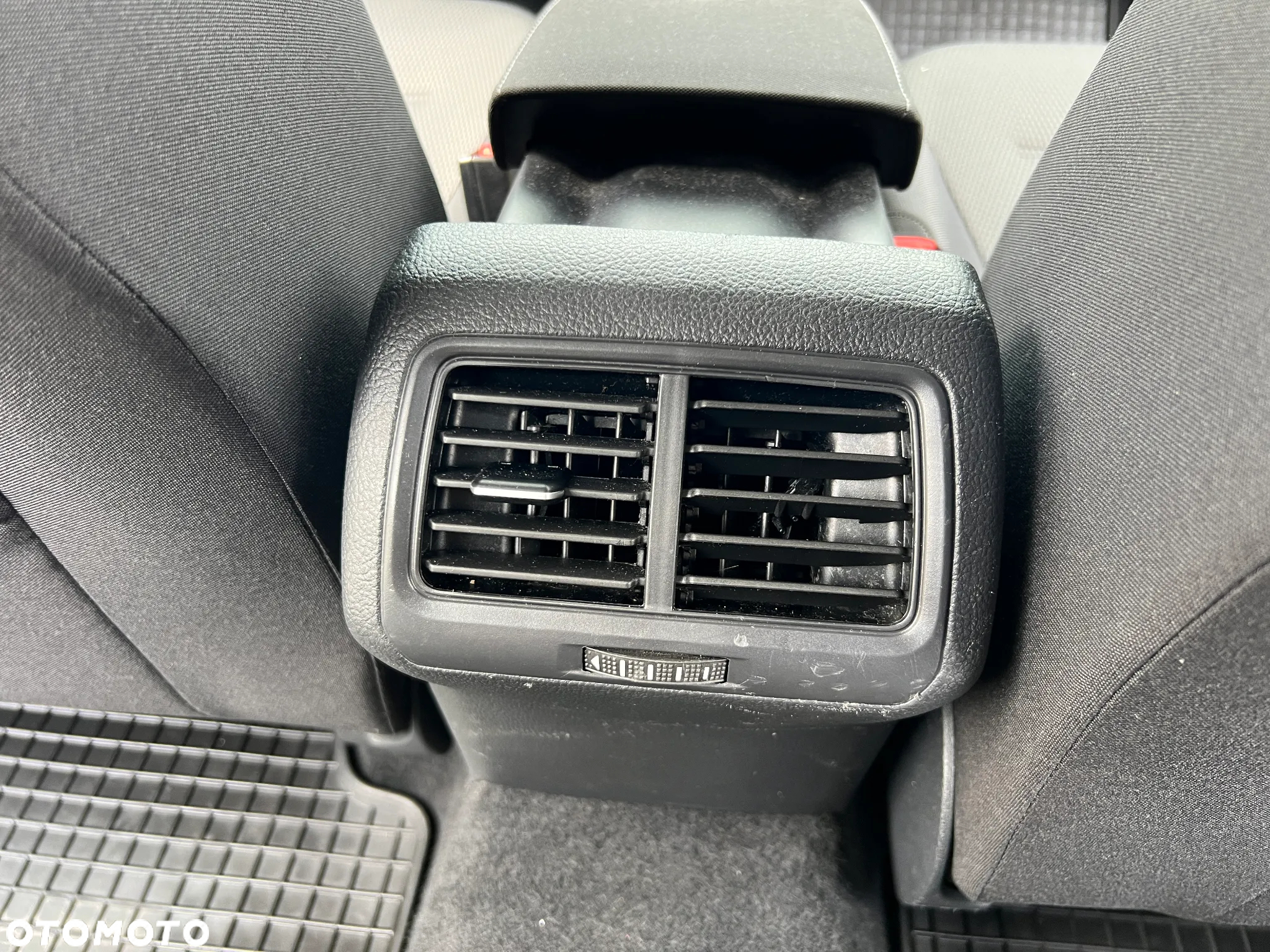 Volkswagen Golf VII 1.6 TDI BMT Comfortline - 24