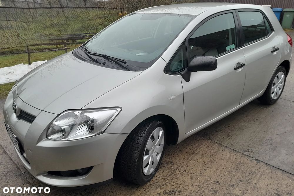 Toyota Auris 1.6 VVT-i Terra - 1