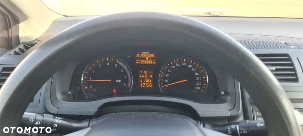 Toyota Avensis 1.6 Luna - 5