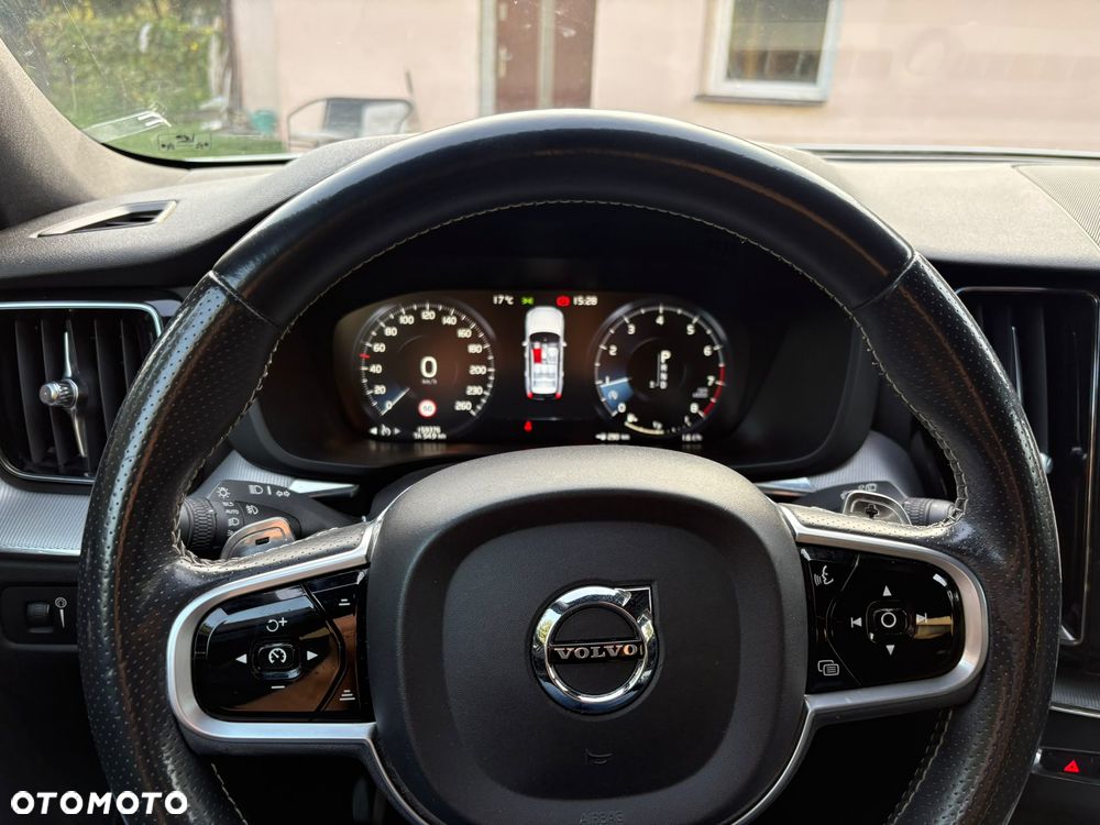 Volvo XC 60 T5 AWD R-Design - 22