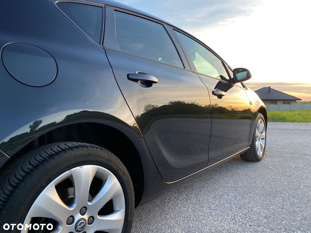 Opel Astra 1.4 Turbo Design Edition - 11