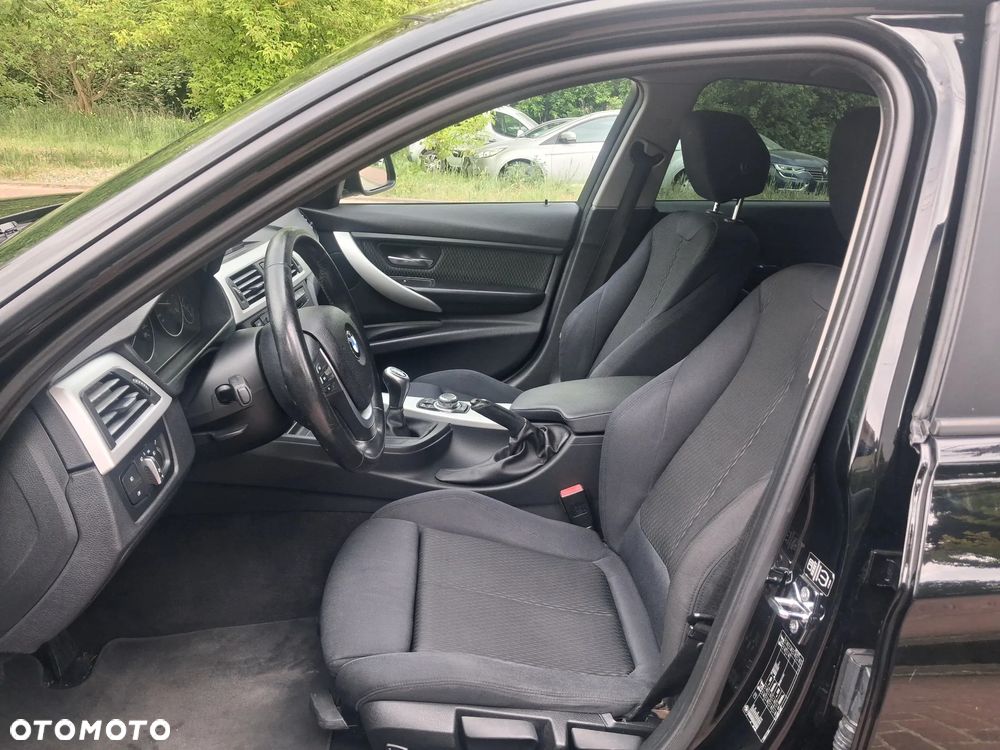 BMW Seria 3 318d Sport Line - 13