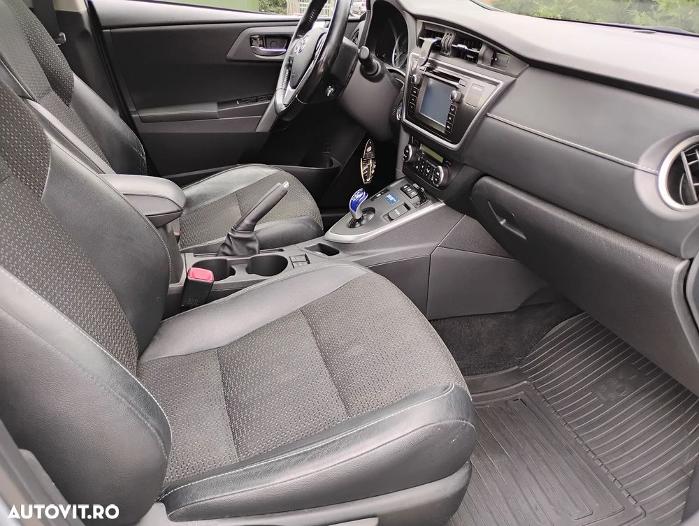 Toyota Auris 1.8 L VVT-i TS Hybrid Sol+ - 17