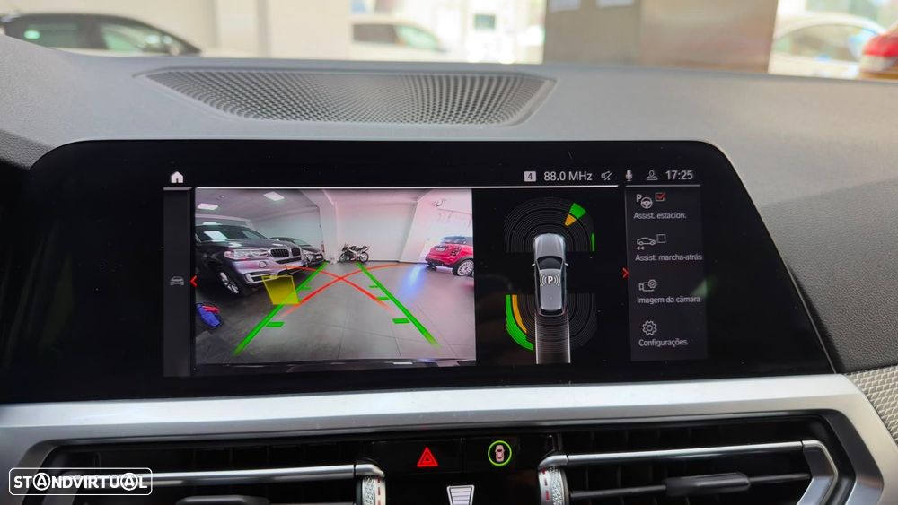 BMW 330 e Pack Desportivo M Pro Auto - 32