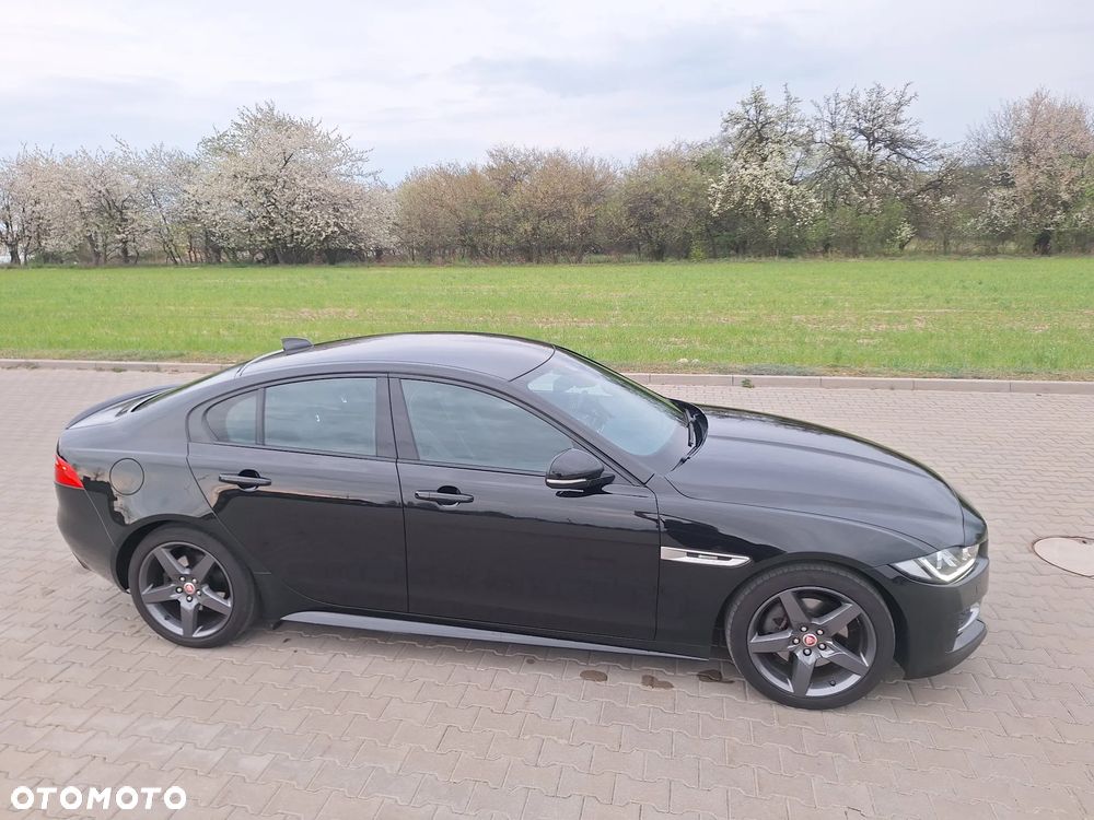 Jaguar XE 20d R-Sport - 18
