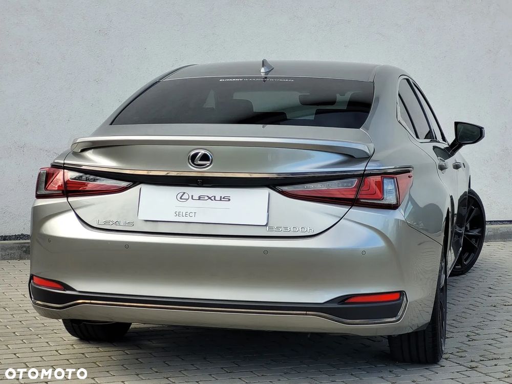 Lexus ES 300h F Sport Design - 4