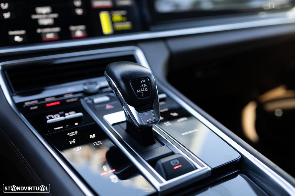 Porsche Panamera Sport Turismo 4 E-Hybrid - 37