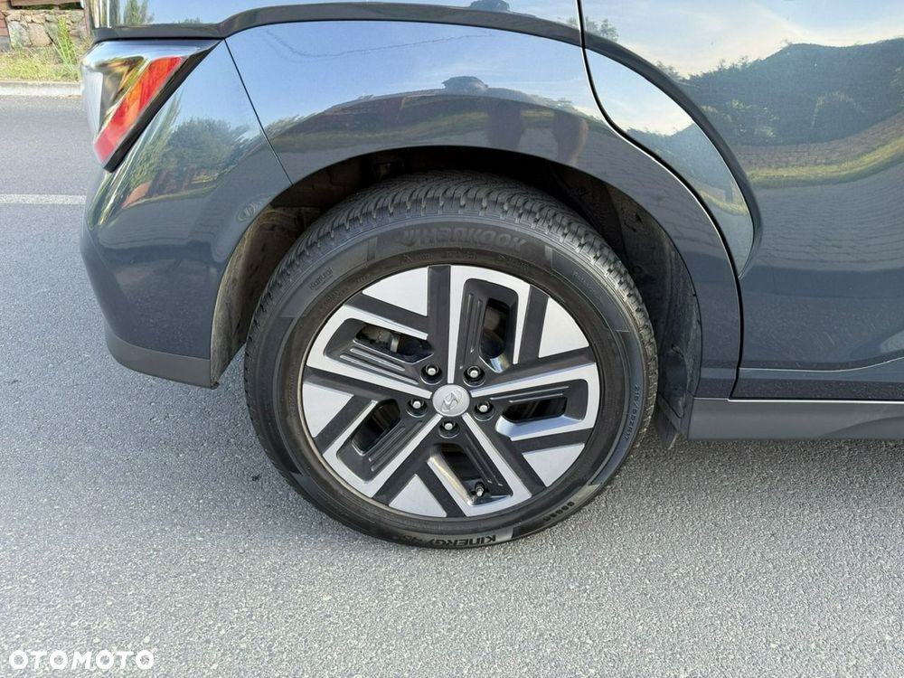 Hyundai Kona 49kWh Executive Plus - 12