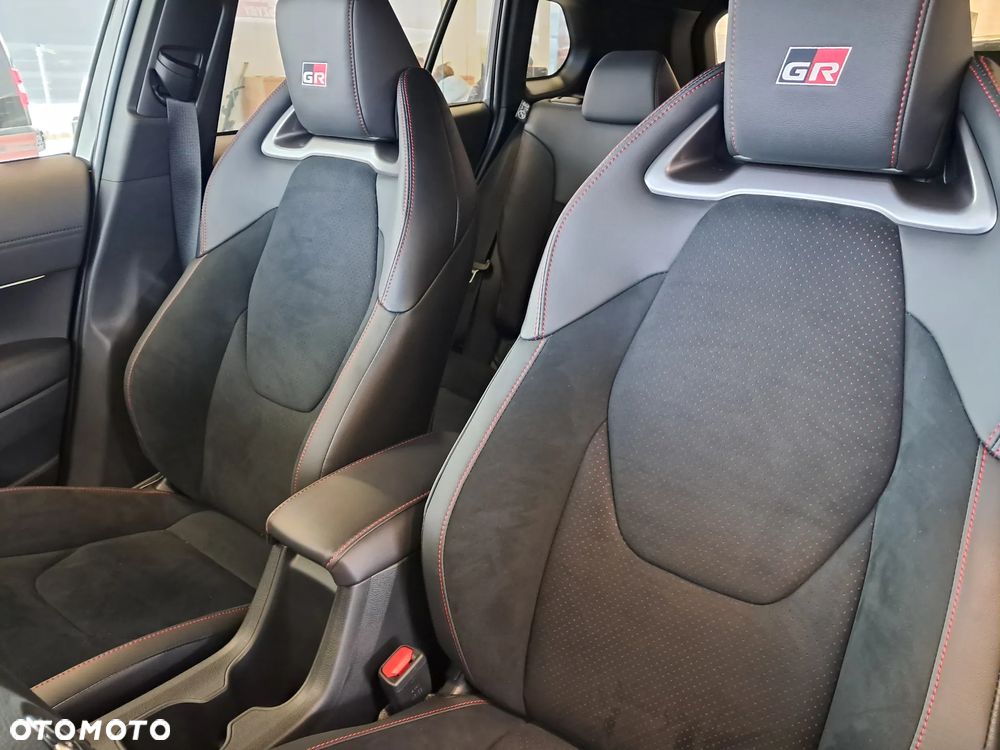 Toyota Corolla Cross 2.0 Hybrid GR Sport - 13