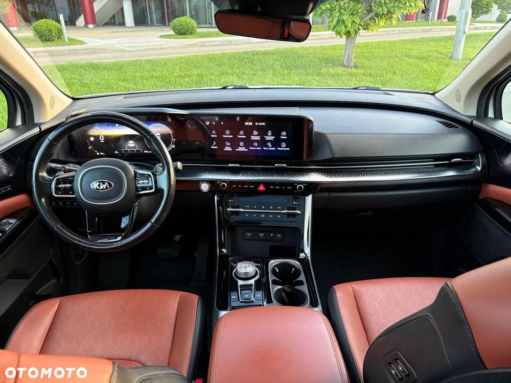 Kia Carnival - 18