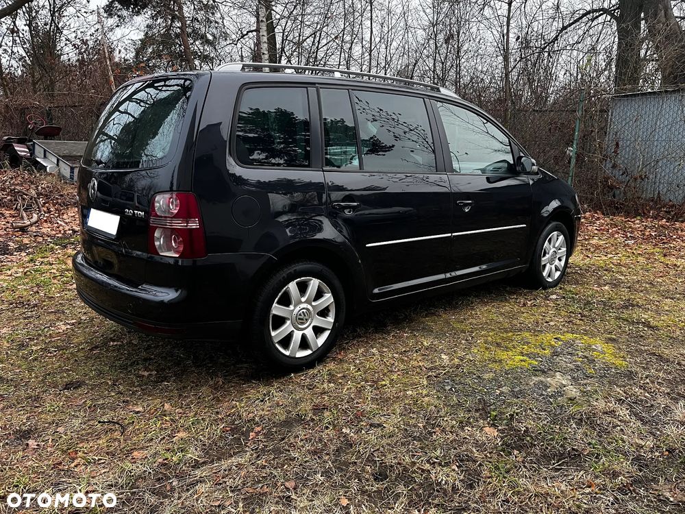 Volkswagen Touran 2.0 TDI Highline DSG - 3
