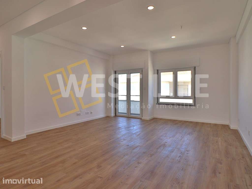 Apartamento T2+1 Totalmente Remodelado com VISTA MAR - a apenas 3 m... - Grande imagem: 5/24