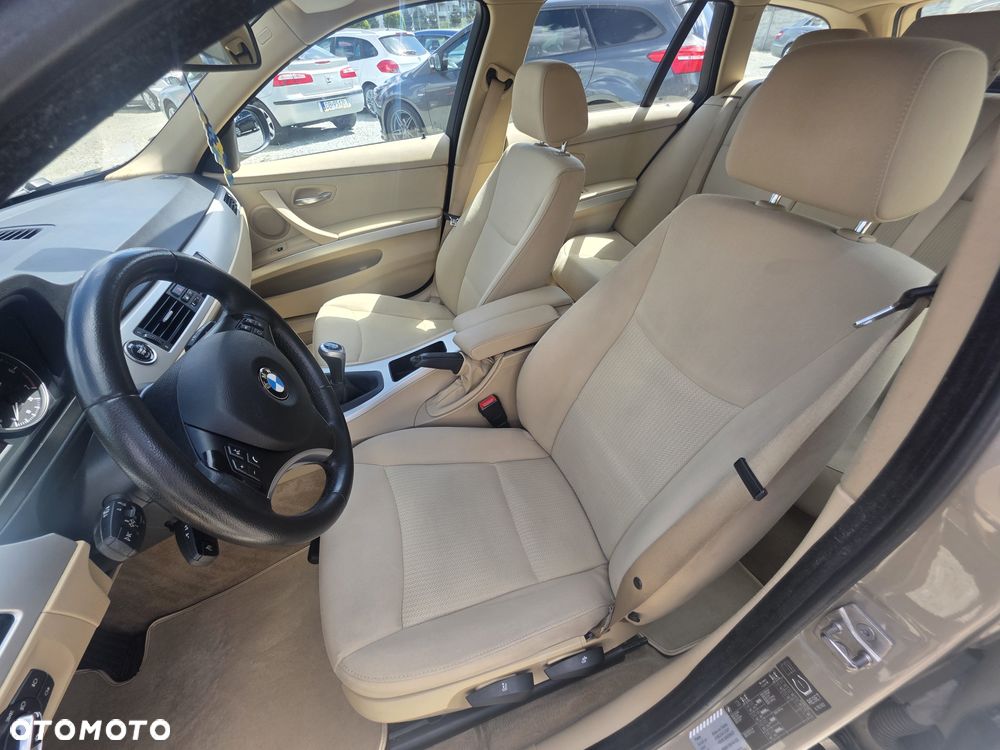 BMW Seria 3 318i - 24