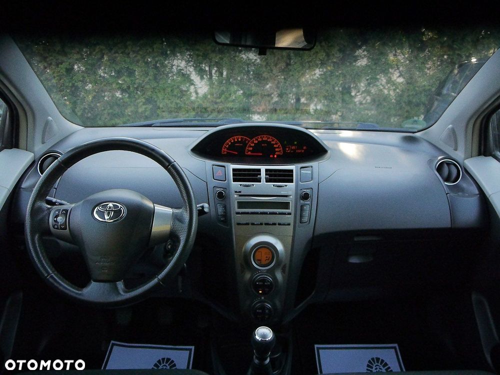 Toyota Yaris 1.33 VVT-i Executive - 22