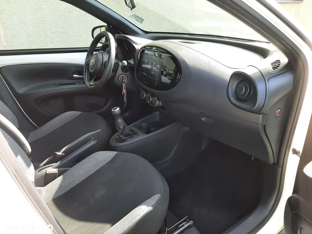 Toyota Aygo X Business Edition - 12