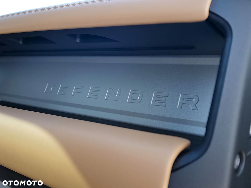 Land Rover Defender - 19