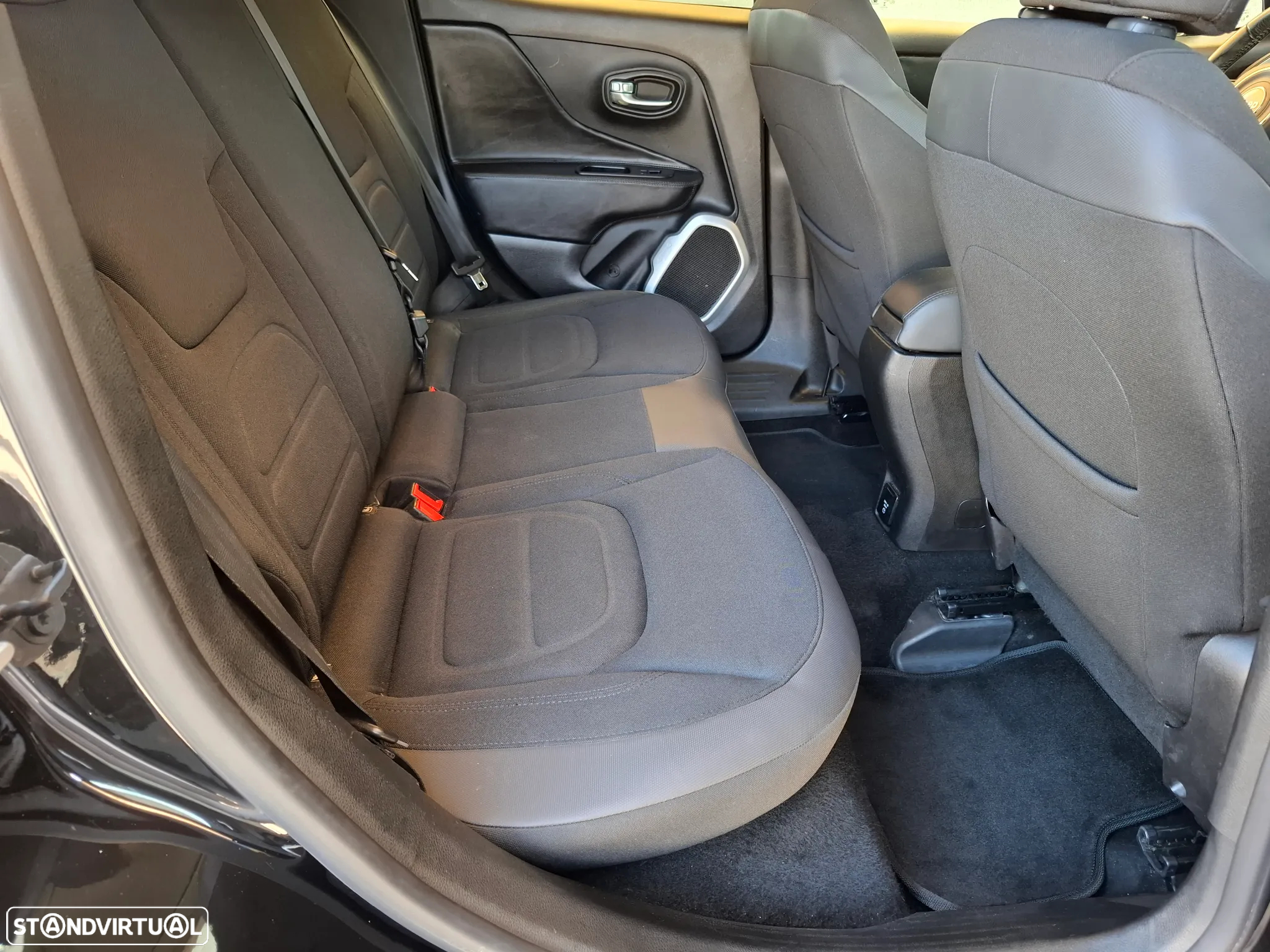 Jeep Renegade 1.6 MJD Limited - 29