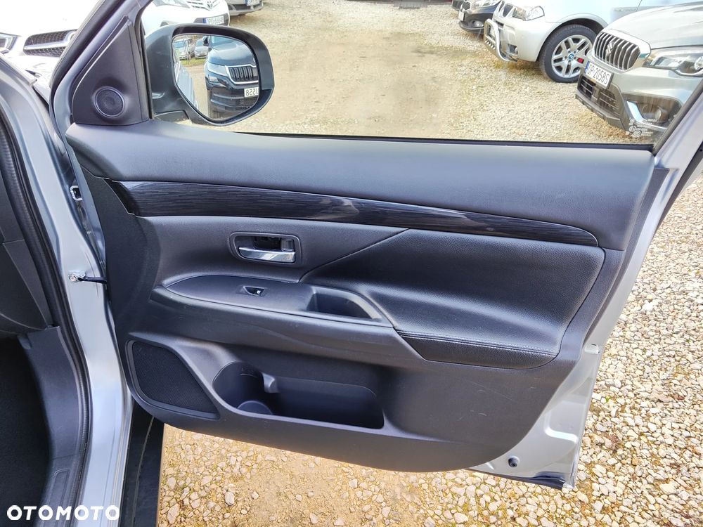 Mitsubishi Outlander 2.0 2WD CVT Diamant Edition+ - 14