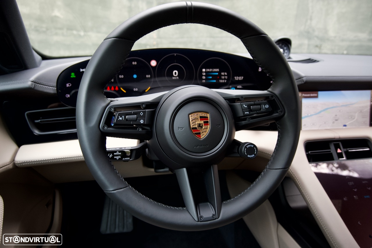 Porsche Taycan Cross Turismo 4S - 31