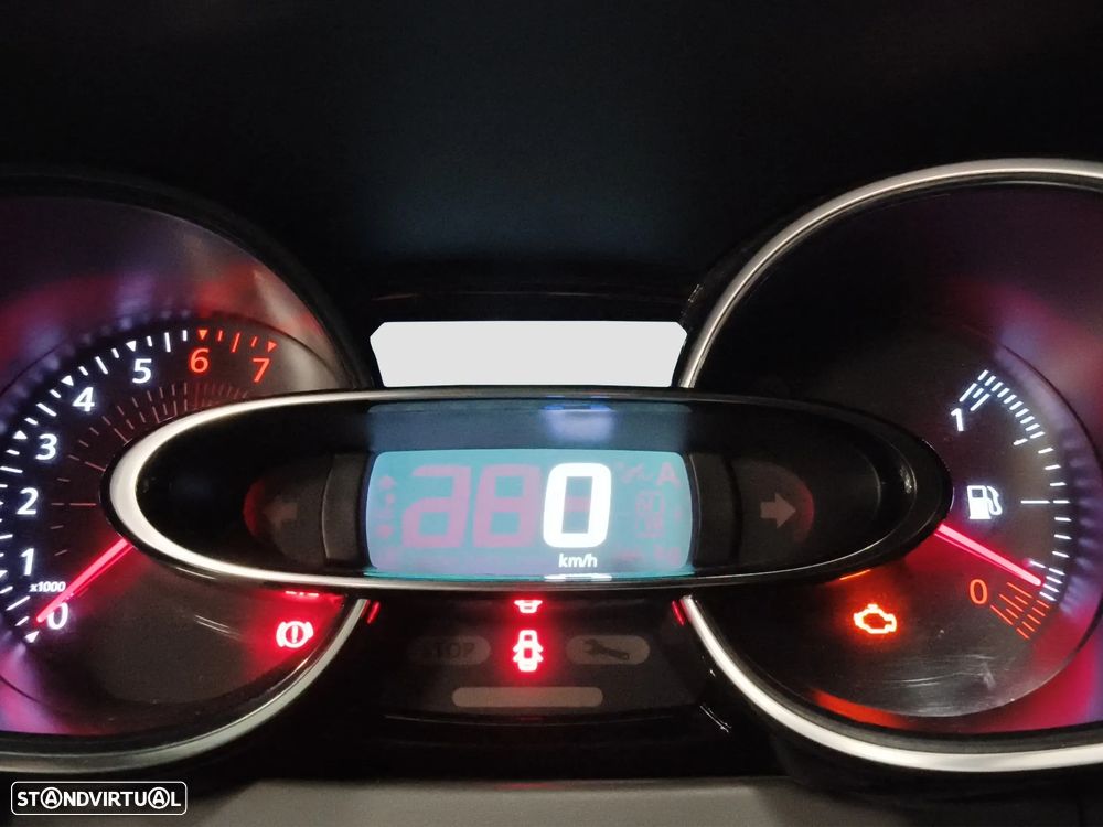 Renault Clio Sport Tourer 0.9 TCE GT Line - 12