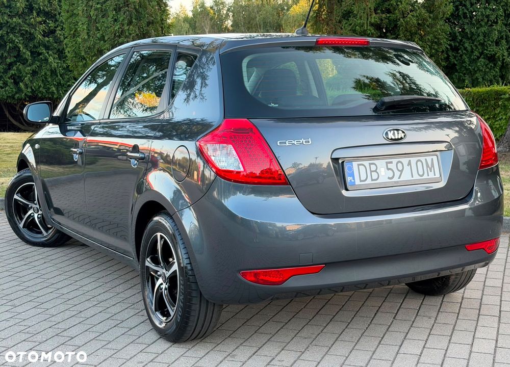 Kia Ceed 1.6 CVVT Dream-Team Edition - 18