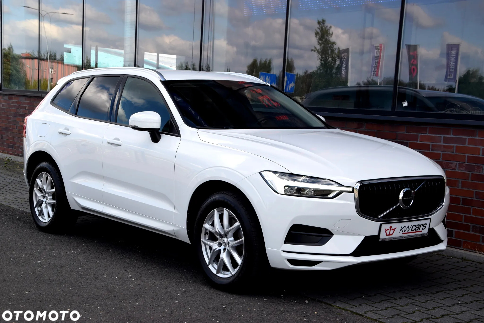 Volvo XC 60 D4 Momentum Pro - 4