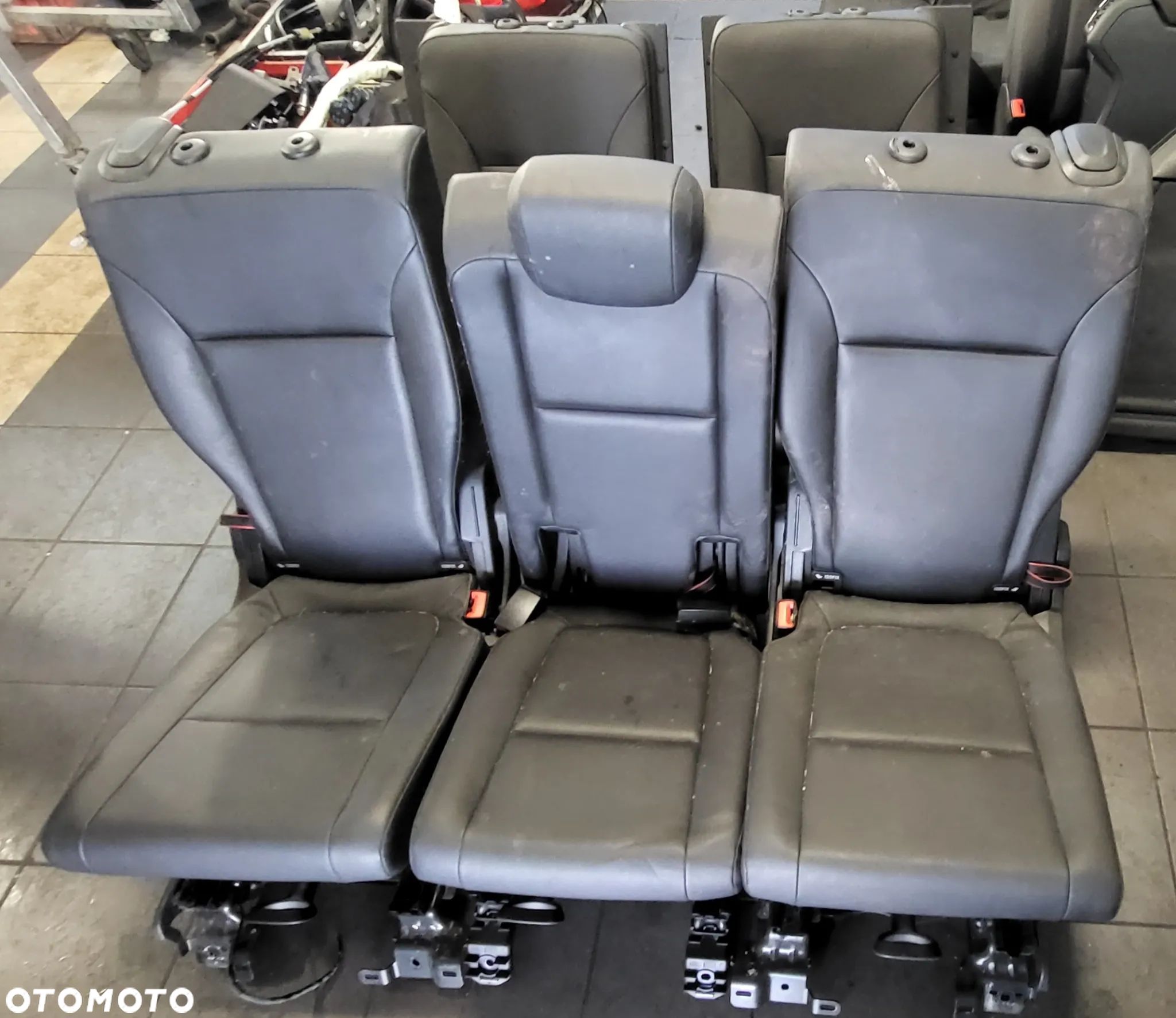 OPEL ZAFIRA C 14r FOTEL ŚRODKOWY TYŁ II RZĄD - 1