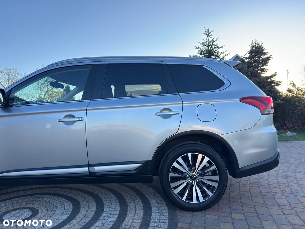 Mitsubishi Outlander - 12
