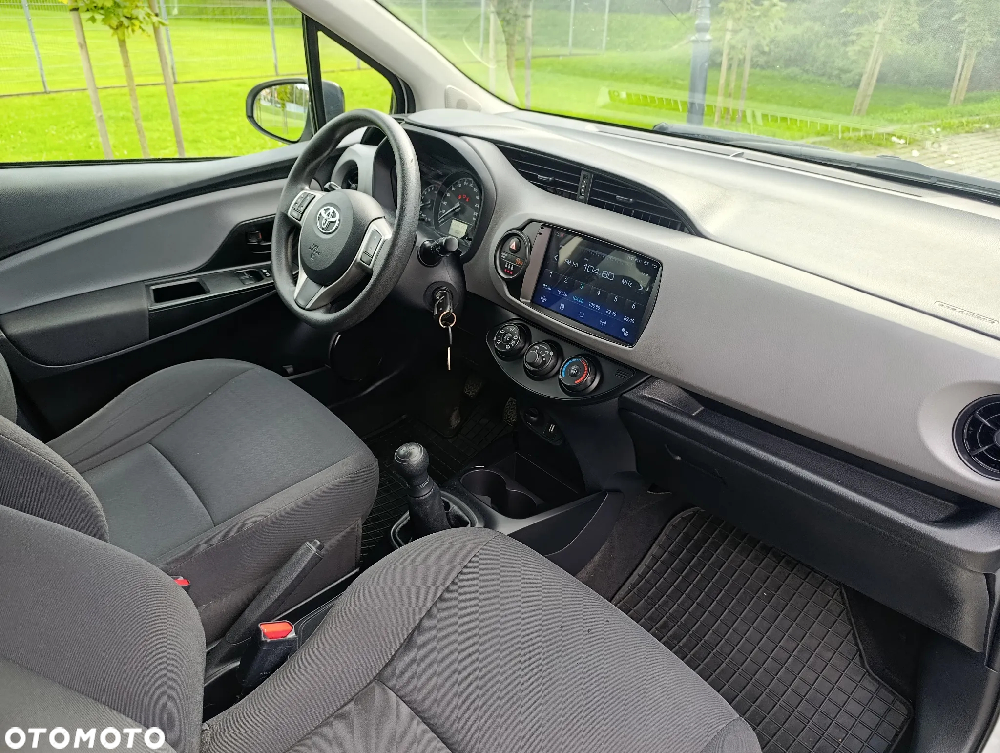 Toyota Yaris 1.0 Premium - 19