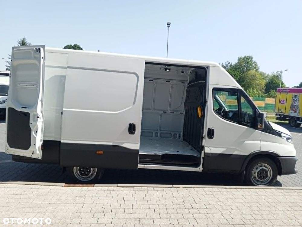 Iveco 35S16V - 8