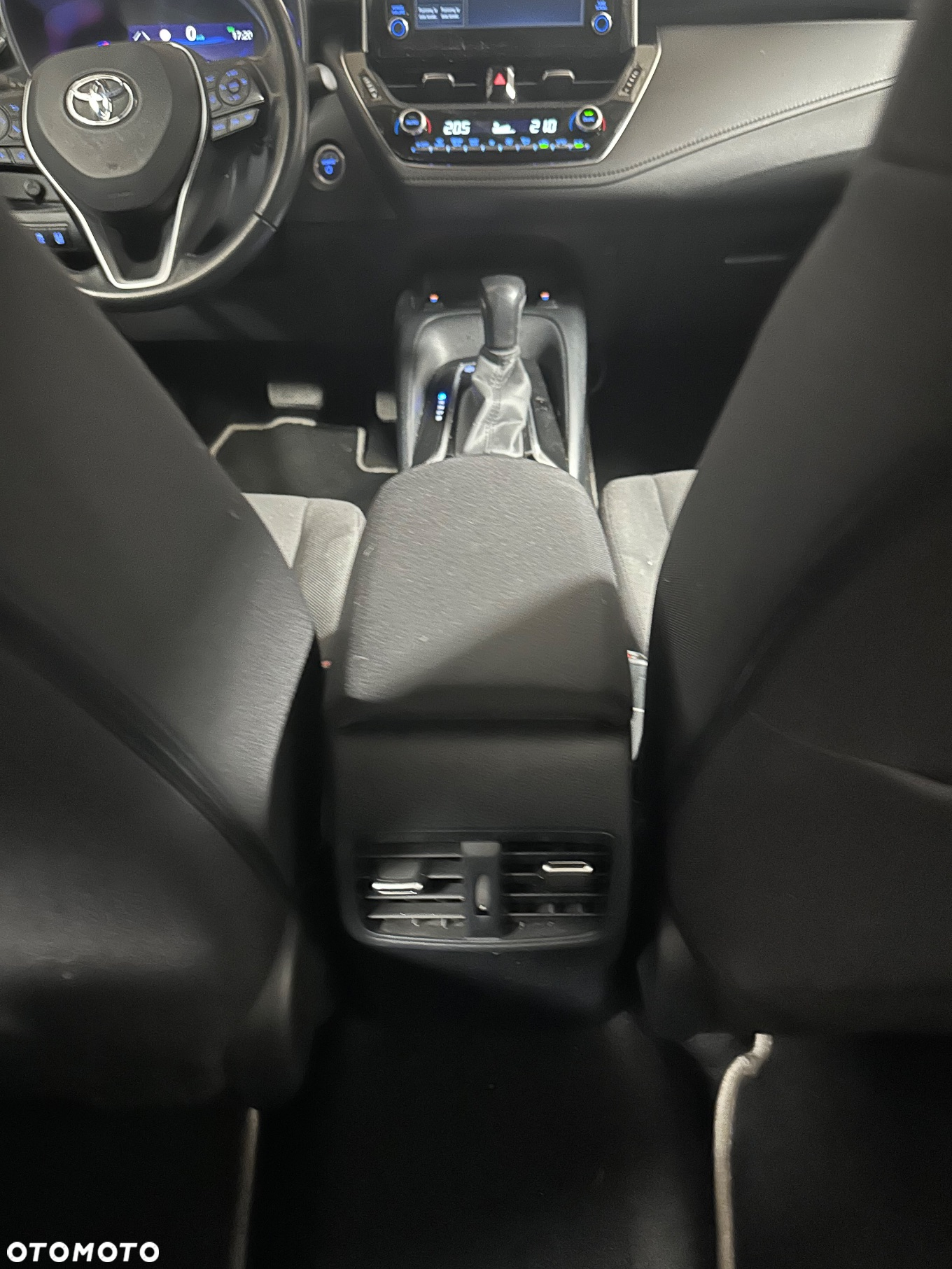 Toyota Corolla 1.8 Hybrid Comfort - 23