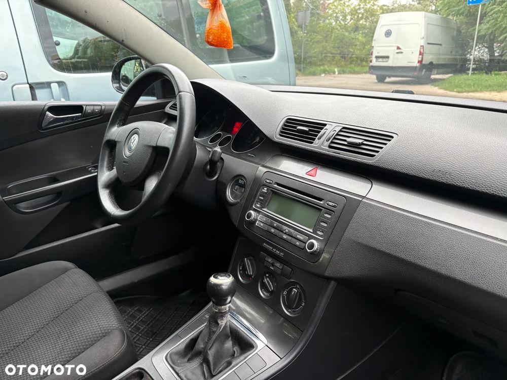 Volkswagen Passat 1.9 TDI Trendline - 11