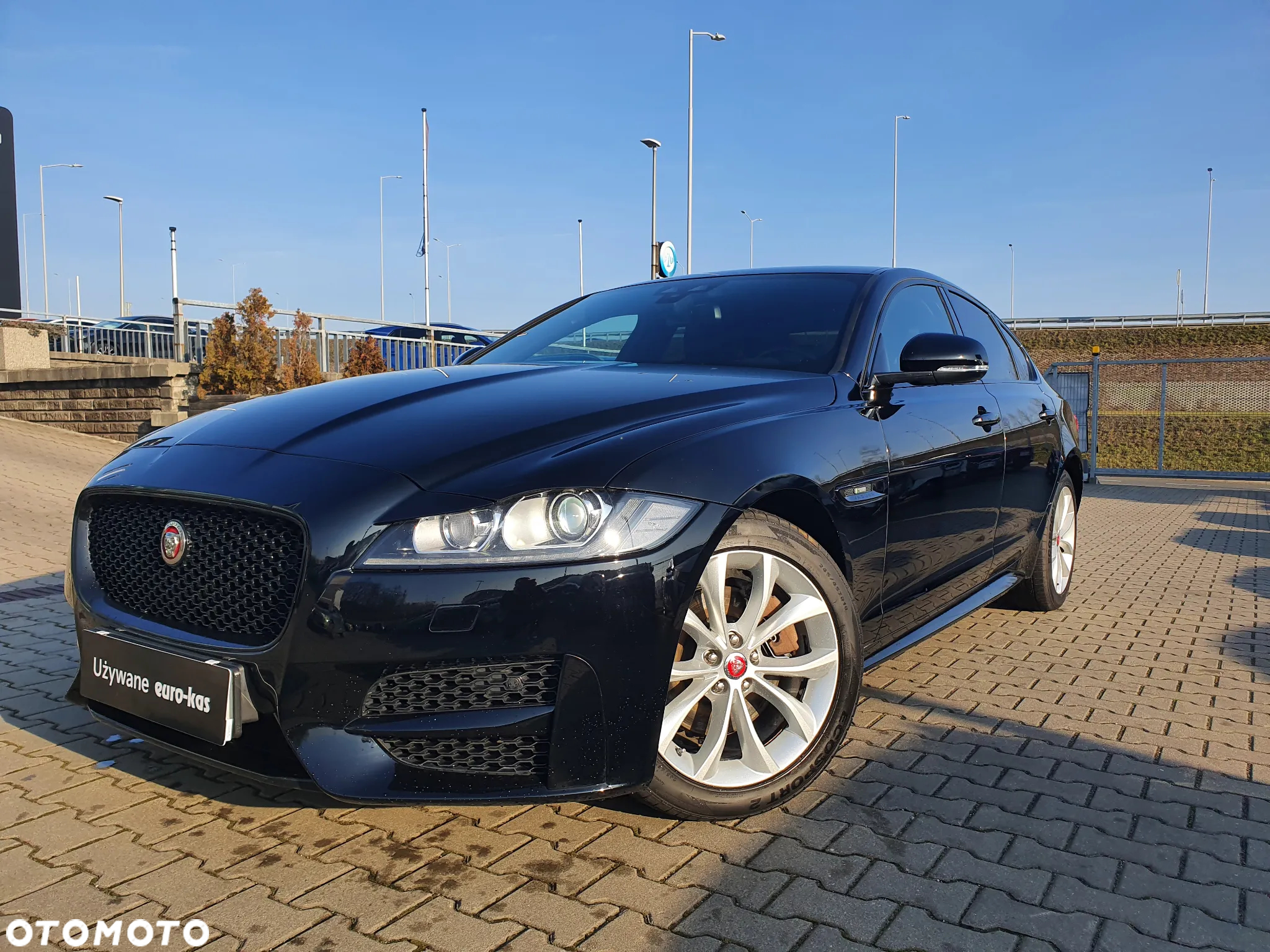 Jaguar XF 2.0 i4D R-Sport - 17