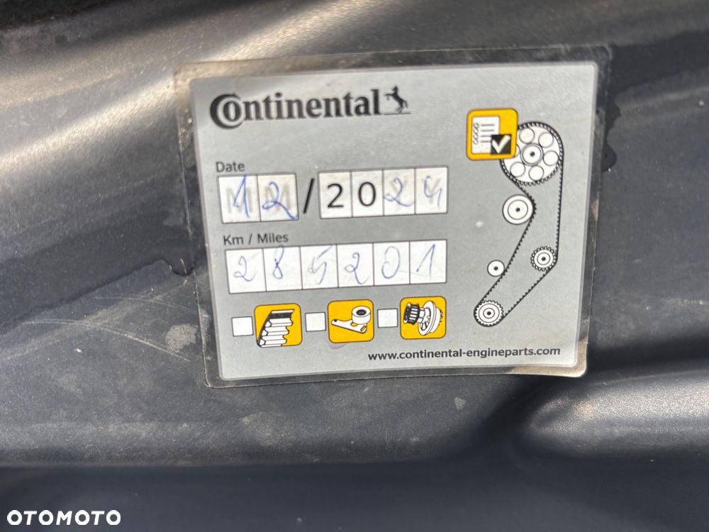 Volkswagen Touran 2.0 TDI DPF Highline DSG - 26