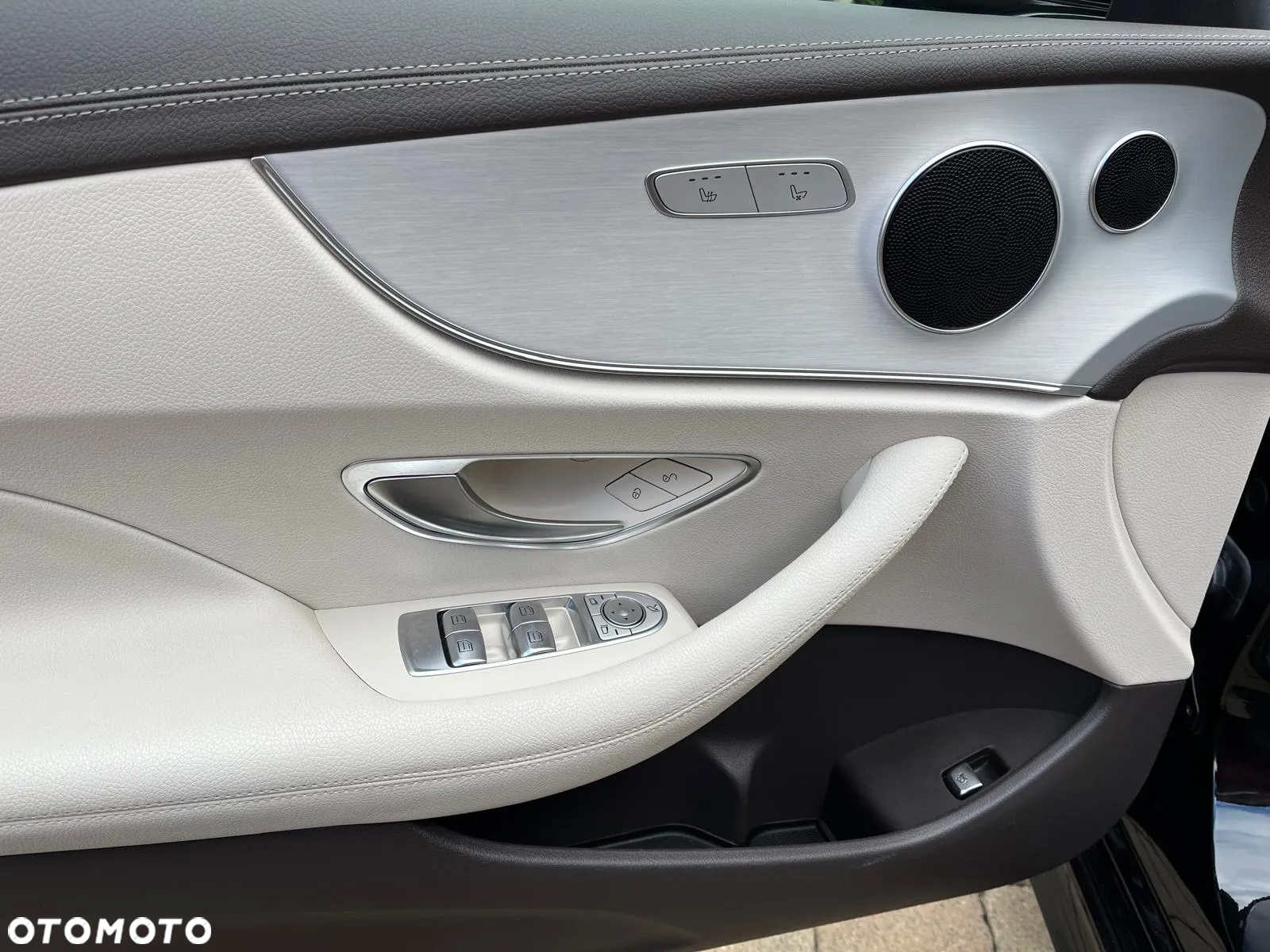 Mercedes-Benz Klasa E 220 d Coupe 4-Matic 9G-TRONIC - 29