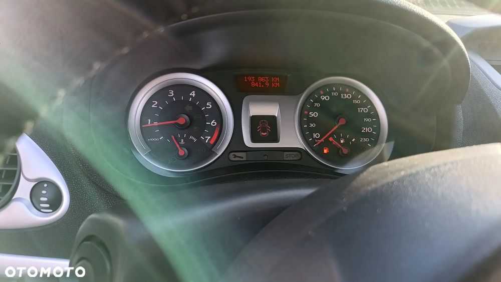 Renault Clio 1.2 16V Campus - 2