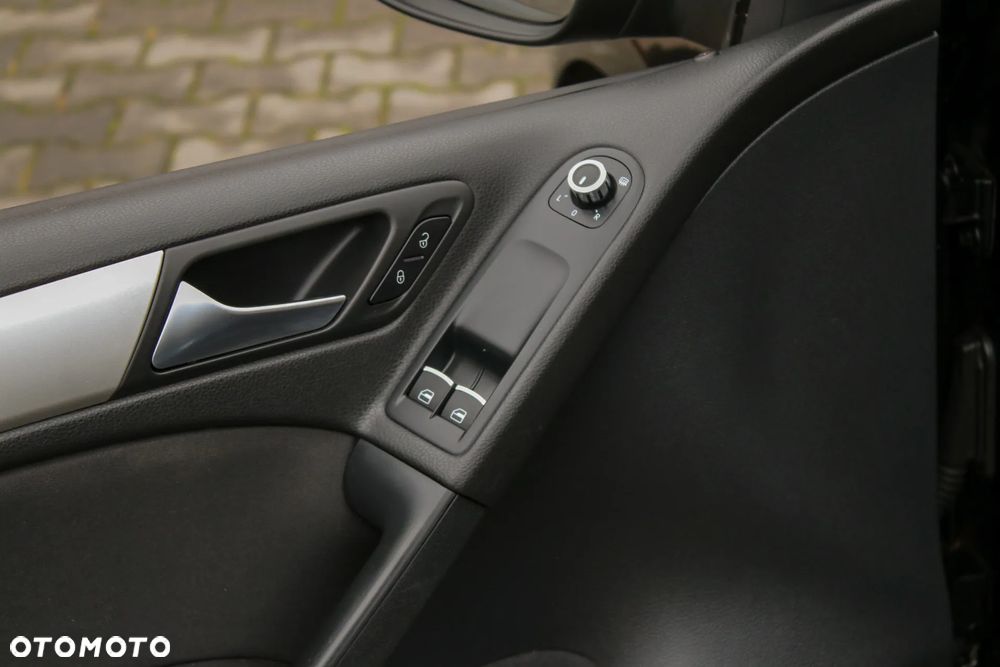 Volkswagen Golf - 32