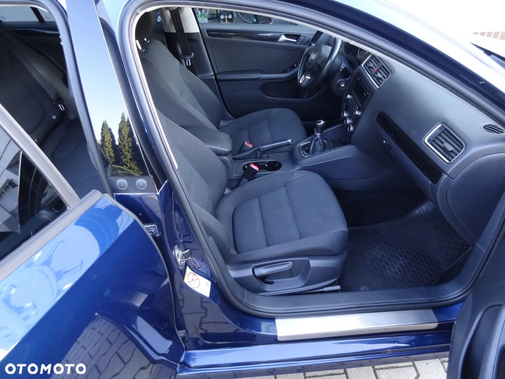 Volkswagen Jetta - 24