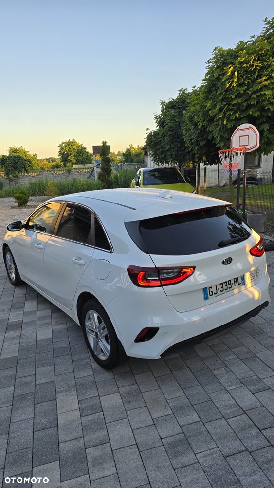 Kia Ceed 1.6 CRDi mHEV Business Line - 11