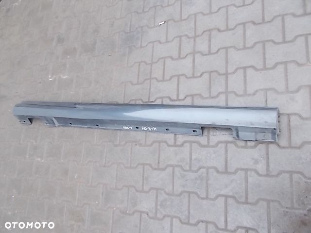C KLASA W204 SEDAN AMG LISTWA PROGOWA PRAWA C755 - 1