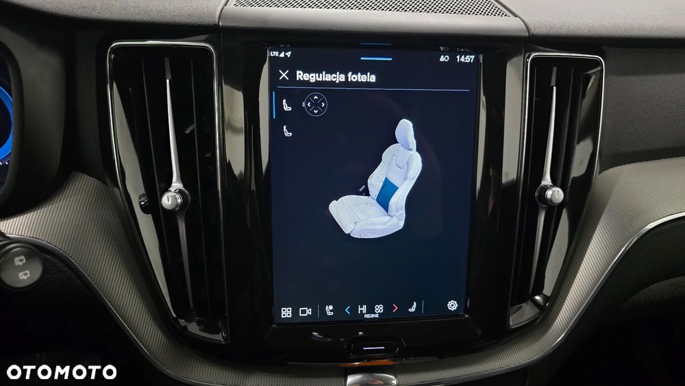 Volvo XC 60 B4 D Plus Dark - 23