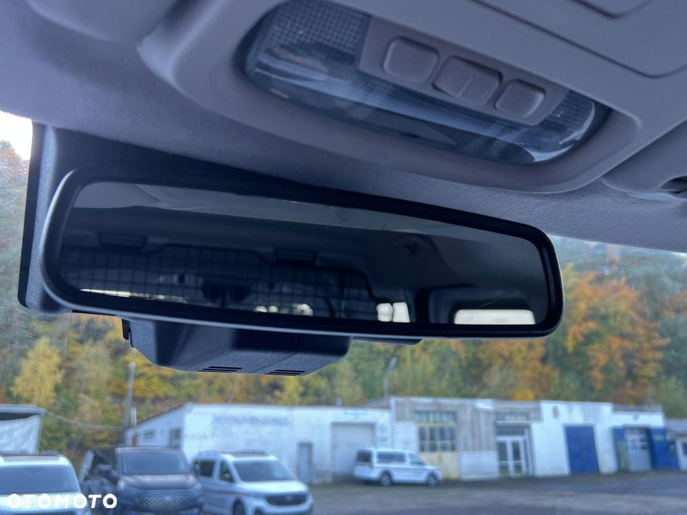 Ford Transit Courier - 33