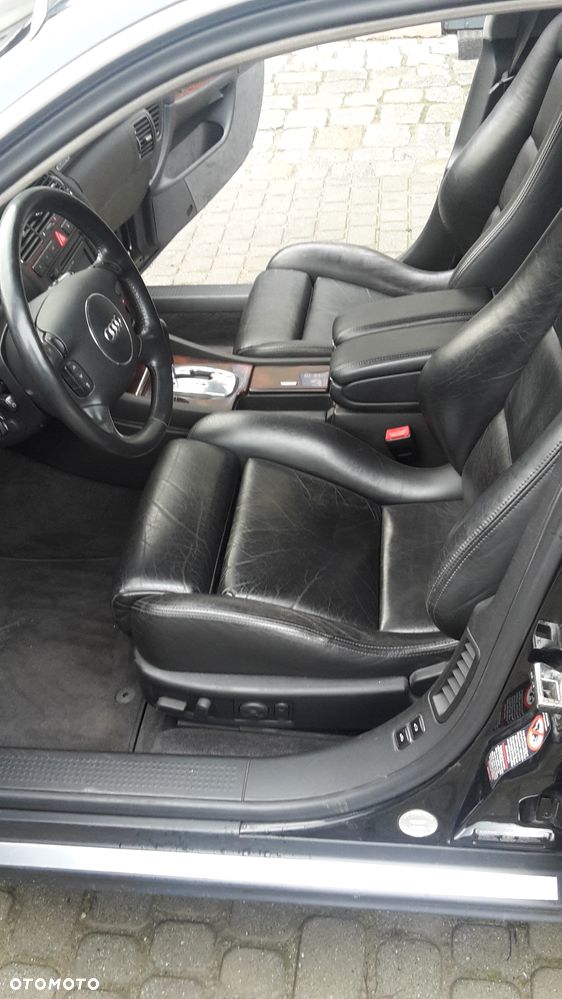 Audi A8 4.2 Quattro - 30